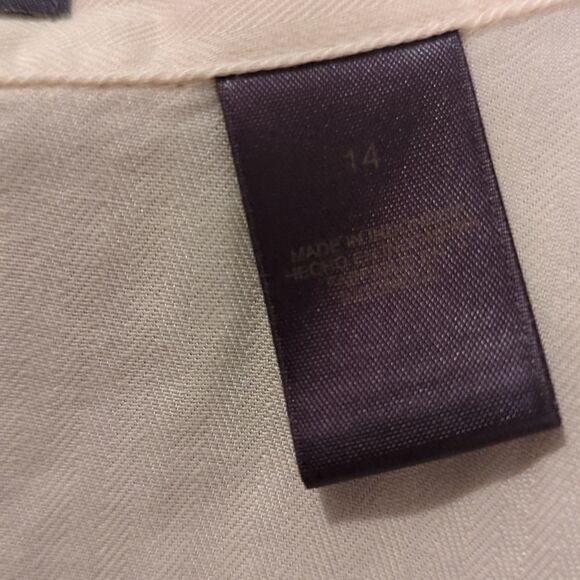 Size 14 super soft button-down blouse with embroidered details - Picture 5 of 5